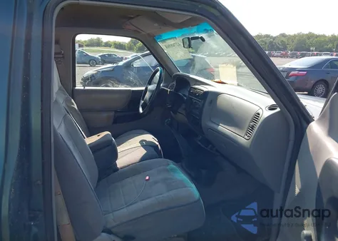 1996 Ford Ranger из США, поврежденный, VIN 1FTCR10A7TTA00209